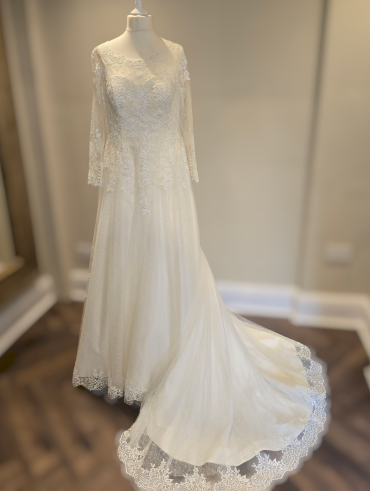 Anna Sorrano Wedding Dress Never Been Worn