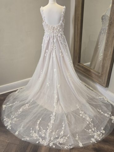 Love Luna A1281 wedding Dress