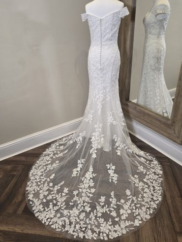 Millie May Ivory Wedding Dress